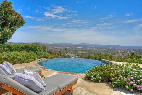 Exterior - 2484 Dos Lomas, Fallbrook, CA 92028 photo 7 of 11