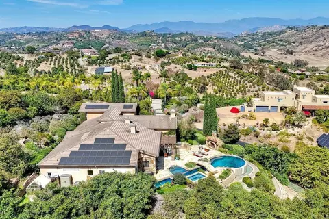 View/Area - 2484 Dos Lomas, Fallbrook, CA 92028 photo 6 of 10