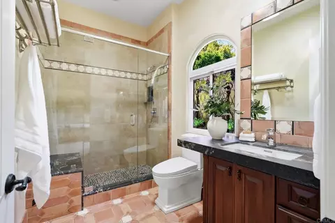 Bath - 2484 Dos Lomas, Fallbrook, CA 92028 photo 7 of 10