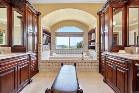 Bath - 2484 Dos Lomas, Fallbrook, CA 92028 photo 2 of 10