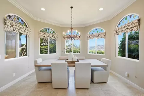 Dining - 2484 Dos Lomas, Fallbrook, CA 92028 photo 4 of 5
