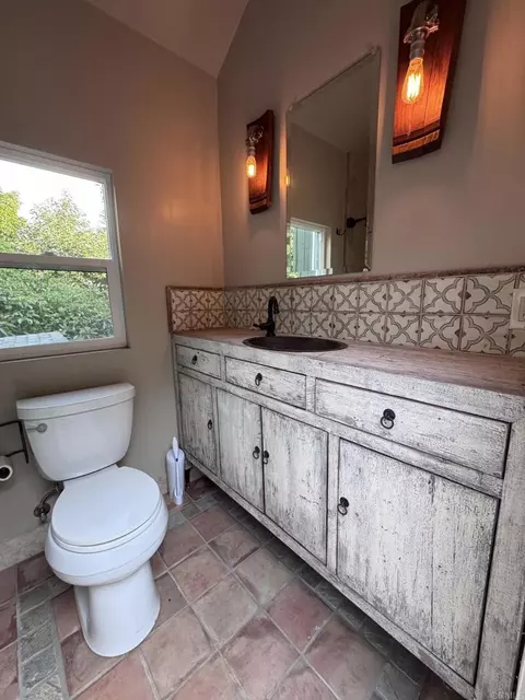 Bath - 2484 Dos Lomas, Fallbrook, CA 92028 photo 10 of 10
