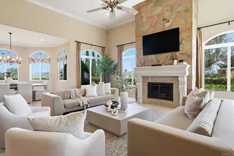 Living - 2484 Dos Lomas, Fallbrook, CA 92028 photo 2 of 4