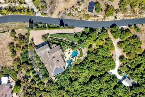 View/Area - 2484 Dos Lomas, Fallbrook, CA 92028 photo 3 of 10