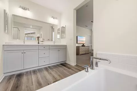 Bath - 1811 Red Willow Way, Oceanside, CA 92056 photo 4 of 5