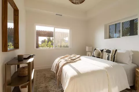 Bedroom - 1551 Burgundy Rd, Encinitas, CA 92024 photo 3 of 3