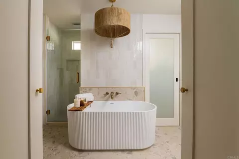 Bath - 1551 Burgundy Rd, Encinitas, CA 92024 photo 1 of 6