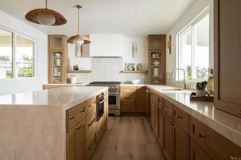 Kitchen - 1551 Burgundy Rd, Encinitas, CA 92024 photo 2 of 5