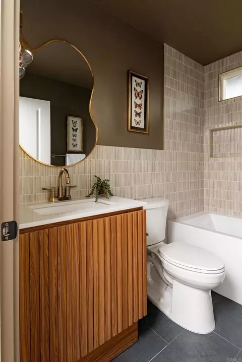 Bath - 1551 Burgundy Rd, Encinitas, CA 92024 photo 5 of 6
