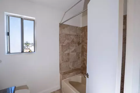Bath - 569 E St #14, Chula Vista, CA 91910 photo 7 of 11