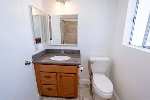 Bath - 569 E St #14, Chula Vista, CA 91910 photo 6 of 11
