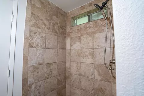 Bath - 569 E St #14, Chula Vista, CA 91910 photo 9 of 11