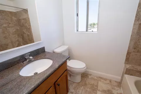 Bath - 569 E St #14, Chula Vista, CA 91910 photo 4 of 11