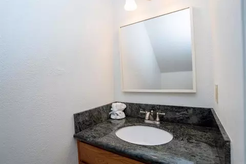 Bath - 569 E St #14, Chula Vista, CA 91910 photo 1 of 11