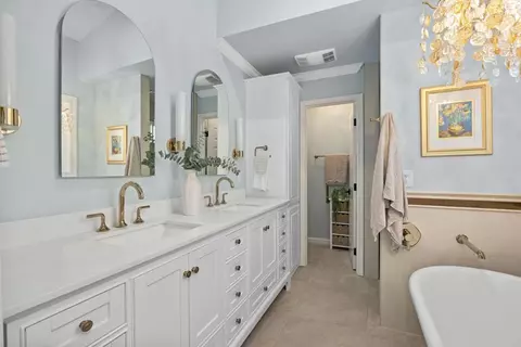 Bath - 1818 Avocado Rd, Oceanside, CA 92054 photo 2 of 5