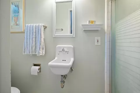 Bath - 1818 Avocado Rd, Oceanside, CA 92054 photo 5 of 5