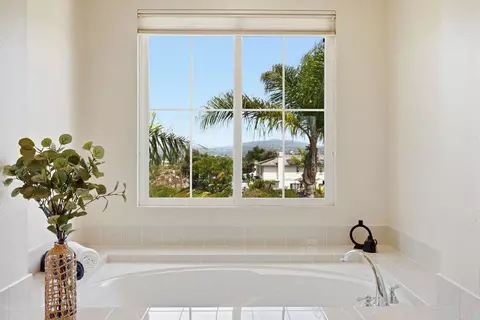 Bath - 5988 Black Rail Rd, Carlsbad, CA 92011 photo 4 of 7
