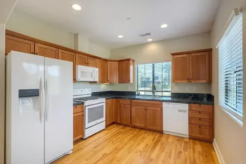 Kitchen - 3737 Cedar Vale Way, Fallbrook, CA 92028 photo 8 of 11
