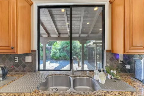 Kitchen - 3737 Cedar Vale Way, Fallbrook, CA 92028 photo 6 of 11