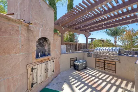 Kitchen - 3737 Cedar Vale Way, Fallbrook, CA 92028 photo 7 of 11
