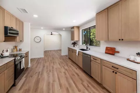 Kitchen - 1650 Silver Tree Ln, Escondido, CA 92026 photo 4 of 4