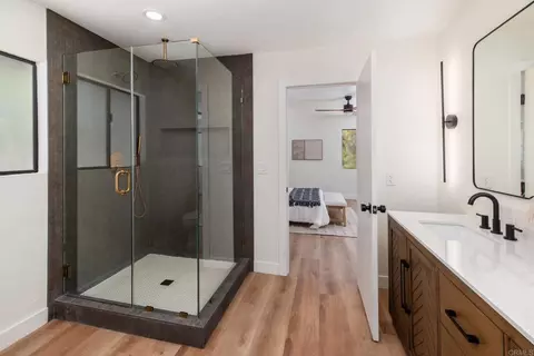 Bath - 1650 Silver Tree Ln, Escondido, CA 92026 photo 2 of 4