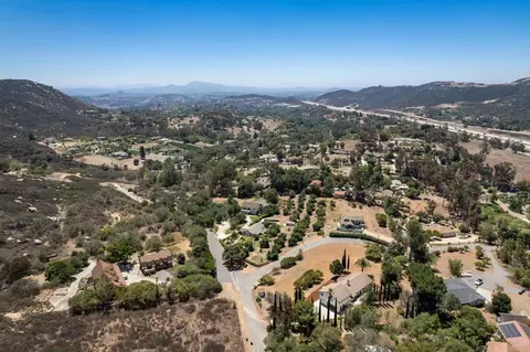 View/Area - 1650 Silver Tree Ln, Escondido, CA 92026 photo 5 of 5