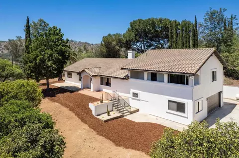 Exterior - 1650 Silver Tree Ln, Escondido, CA 92026 photo 2 of 14