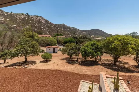 Exterior - 1650 Silver Tree Ln, Escondido, CA 92026 photo 4 of 14
