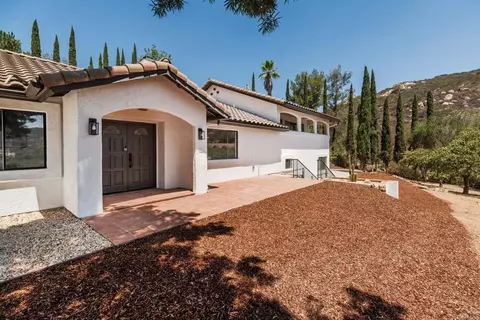 Exterior - 1650 Silver Tree Ln, Escondido, CA 92026 photo 10 of 14