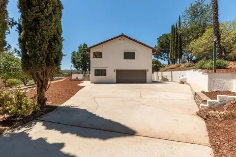 Exterior - 1650 Silver Tree Ln, Escondido, CA 92026 photo 11 of 14