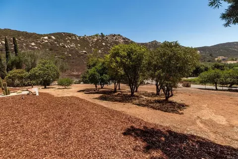 Exterior - 1650 Silver Tree Ln, Escondido, CA 92026 photo 13 of 14