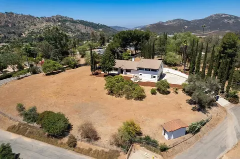 View/Area - 1650 Silver Tree Ln, Escondido, CA 92026 photo 1 of 5