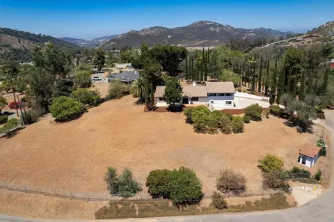 View/Area - 1650 Silver Tree Ln, Escondido, CA 92026 photo 2 of 5
