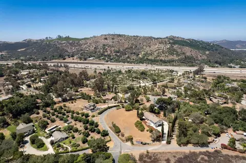 View/Area - 1650 Silver Tree Ln, Escondido, CA 92026 photo 4 of 5