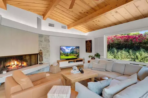 705 Valley Dr, Vista, CA 92084
