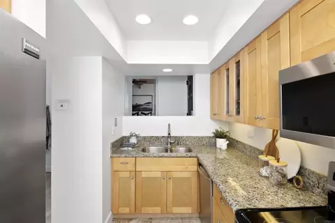 Kitchen - 940 Sealane Dr #9, Encinitas, CA 92024 photo 1 of 3