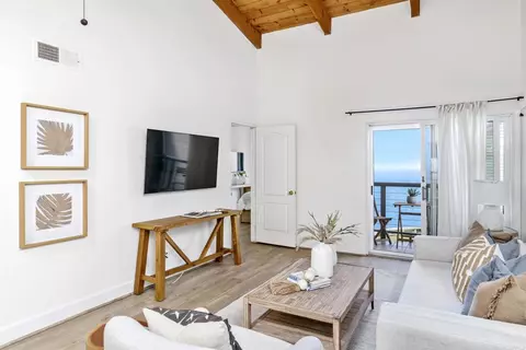 Living - 940 Sealane Dr #9, Encinitas, CA 92024 photo 1 of 2