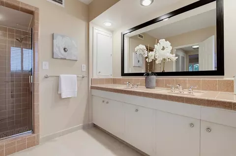 Bath - 3088 Skycrest Dr, Fallbrook, CA 92028 photo 5 of 7