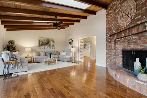 Living - 3088 Skycrest Dr, Fallbrook, CA 92028 photo 2 of 4
