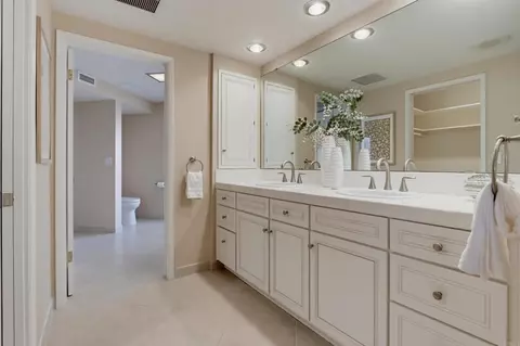 Bath - 3088 Skycrest Dr, Fallbrook, CA 92028 photo 2 of 7
