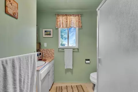 Bath - 604 Rudd Rd, Vista, CA 92084 photo 2 of 4