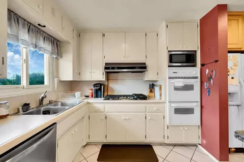 Kitchen - 604 Rudd Rd, Vista, CA 92084 photo 1 of 3
