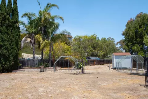 Exterior - 1417 Grey Oaks Ct, Oceanside, CA 92056 photo 8 of 13