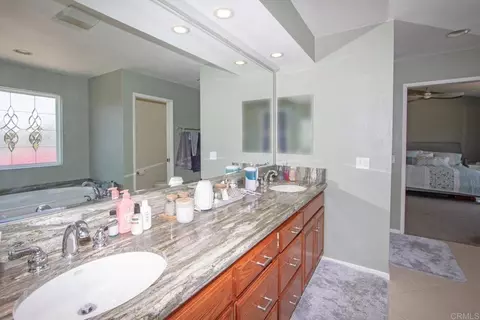 Bath - 1417 Grey Oaks Ct, Oceanside, CA 92056 photo 4 of 5