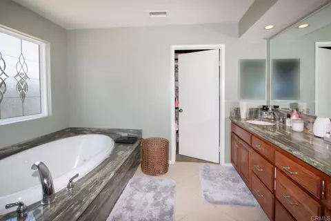 Bath - 1417 Grey Oaks Ct, Oceanside, CA 92056 photo 3 of 5