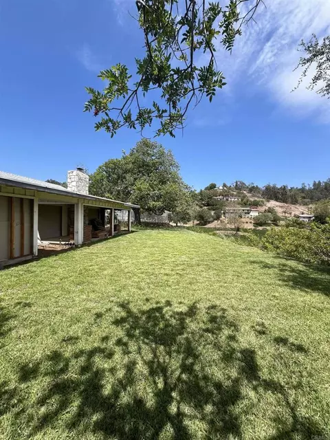 2829 Golfview Dr, Fallbrook, CA 92028 photo 2