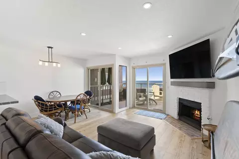 Living - 1445 S Pacific St #D, Oceanside, CA 92054 photo 3 of 4