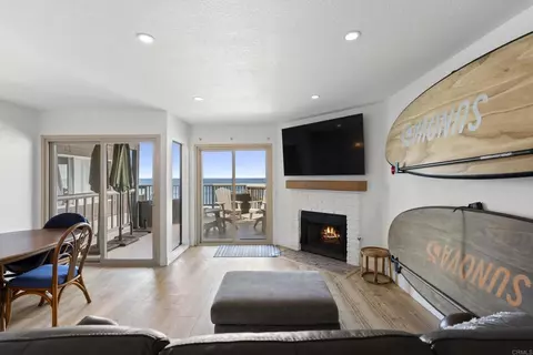 Living - 1445 S Pacific St #D, Oceanside, CA 92054 photo 2 of 4