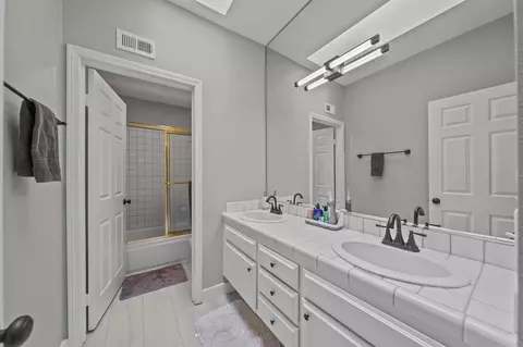 Bath - 43870 Gatewood Way, Temecula, CA 92592 photo 4 of 4